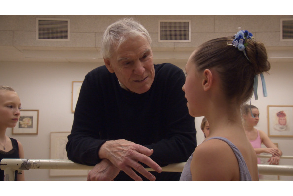 Jacques d'Amboise talks to a young student (2015) as seen in In Balanchine's Classroom. A film by Connie Hochman. A Zeitgeist Films release in association with Kino Lorber.