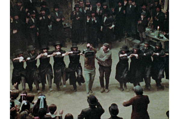 Filming The Fiddler on the Roof. As seen in Fiddler’s Journey to the Big Screen. A film by Daniel Raim. A Zeitgeist Films release in association with Kino Lorber.