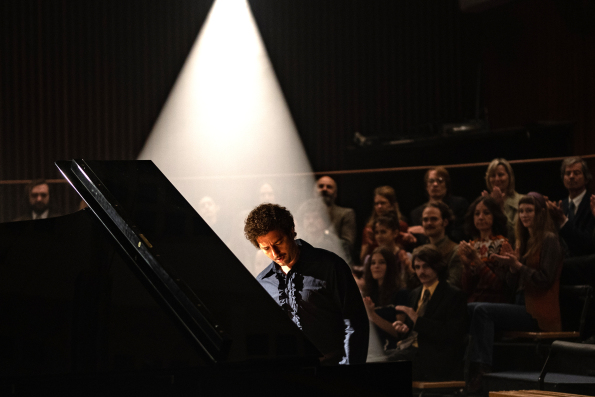 John Magaro as Keith Jarrett in Köln 75, a film by Ido Fluk. A Zeitegist Films release in association with Kino Lorber.