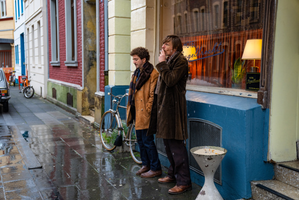 John Magaro as Keith Jarrett and Alexander Scheer as Manfred Eicher in Köln 75, a film by Ido Fluk. A Zeitegist Films release in association with Kino Lorber.