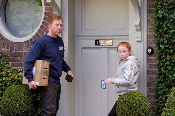 Kris Hitchen and Katie Proctor in SORRY WE MISSED YOU. A film by Ken Loach. Photo: Joss Barratt